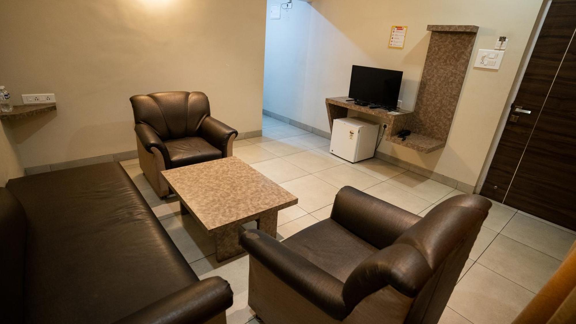 Ruturaj Inn אליבג מראה חיצוני תמונה